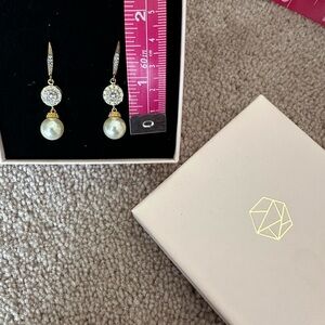 Pearl and rhinestone earring